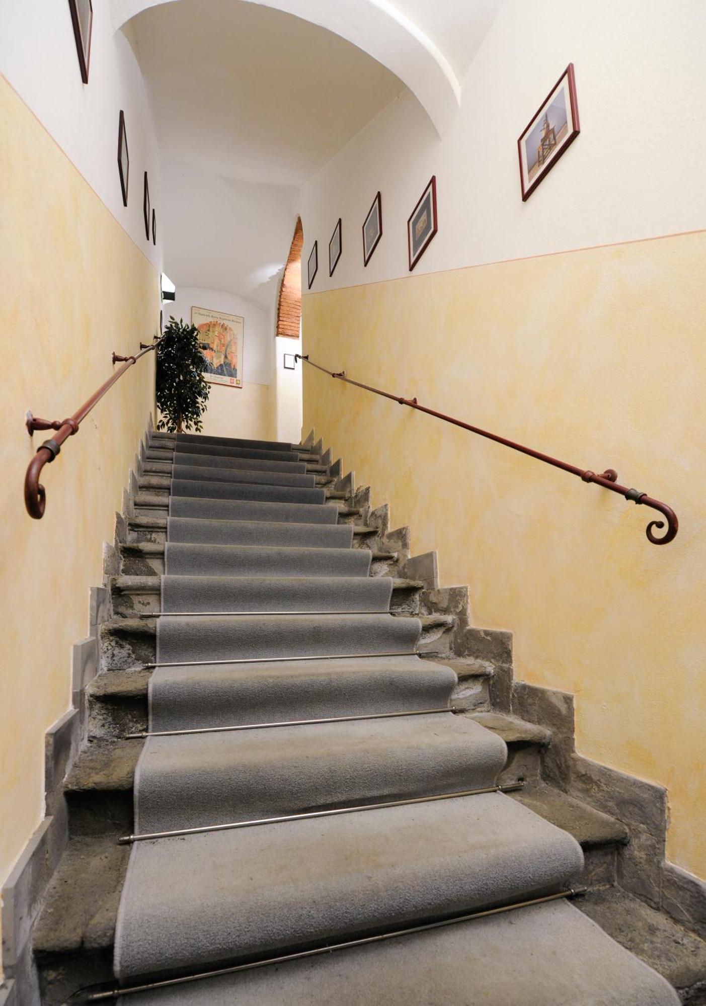 Hotel Amalfitana Пиза Экстерьер фото