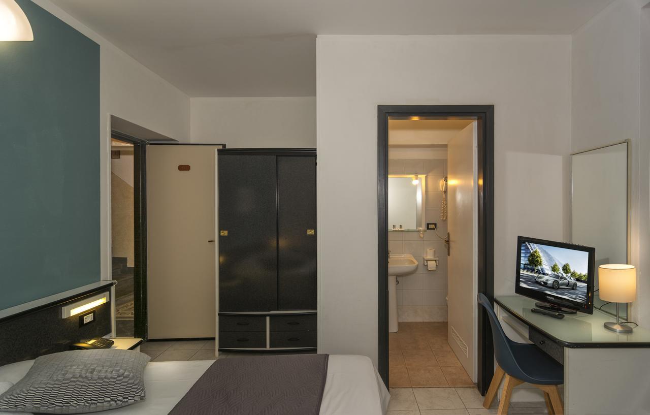 Hotel Amalfitana Пиза Экстерьер фото