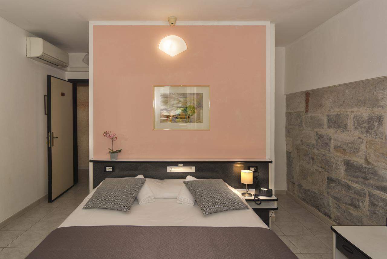 Hotel Amalfitana Пиза Экстерьер фото