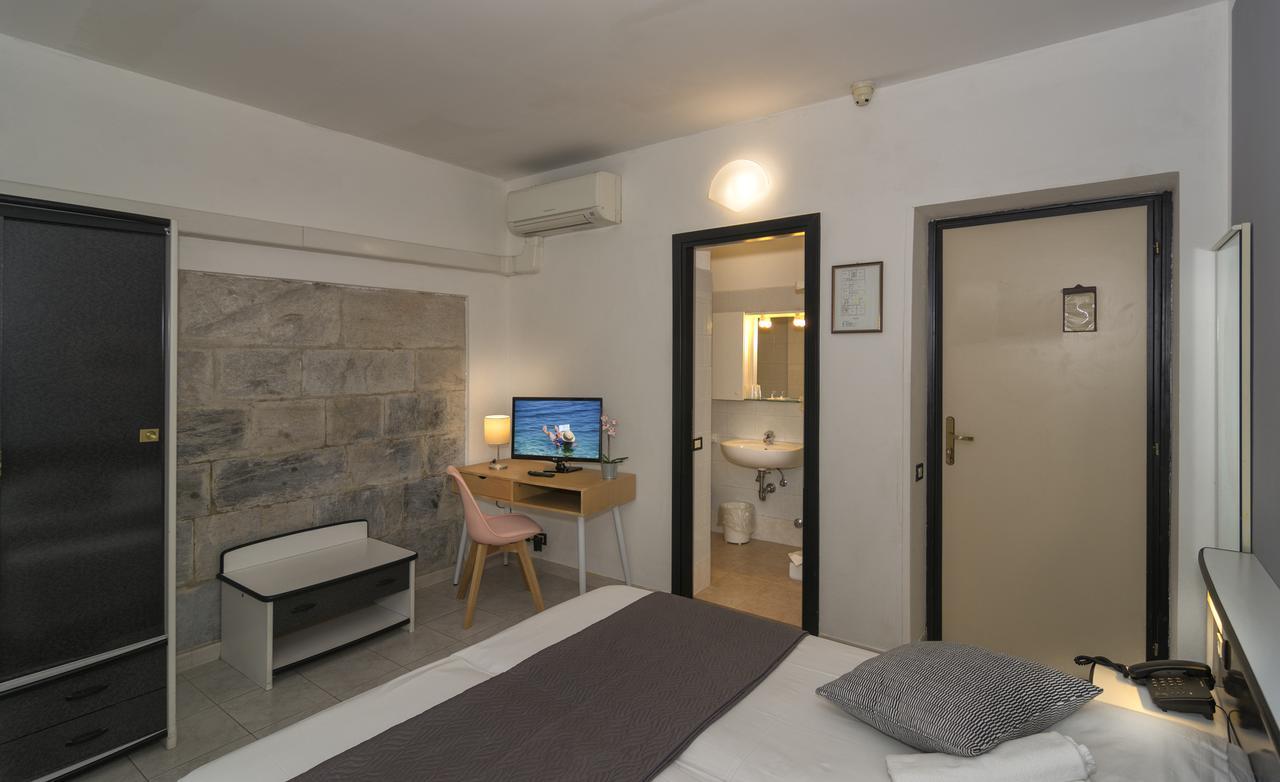 Hotel Amalfitana Пиза Экстерьер фото